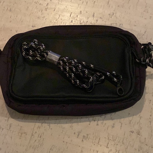 NEW Thirty-One Zipped Up Crossbody Purse - Picture 1 of 7